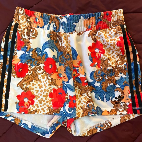 ADIDAS HER Studio London SHORTS, cool print workout POCKETS exercise soccer xs - Picture 1 of 4